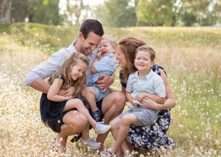 01 fun family portraits perth 768x548