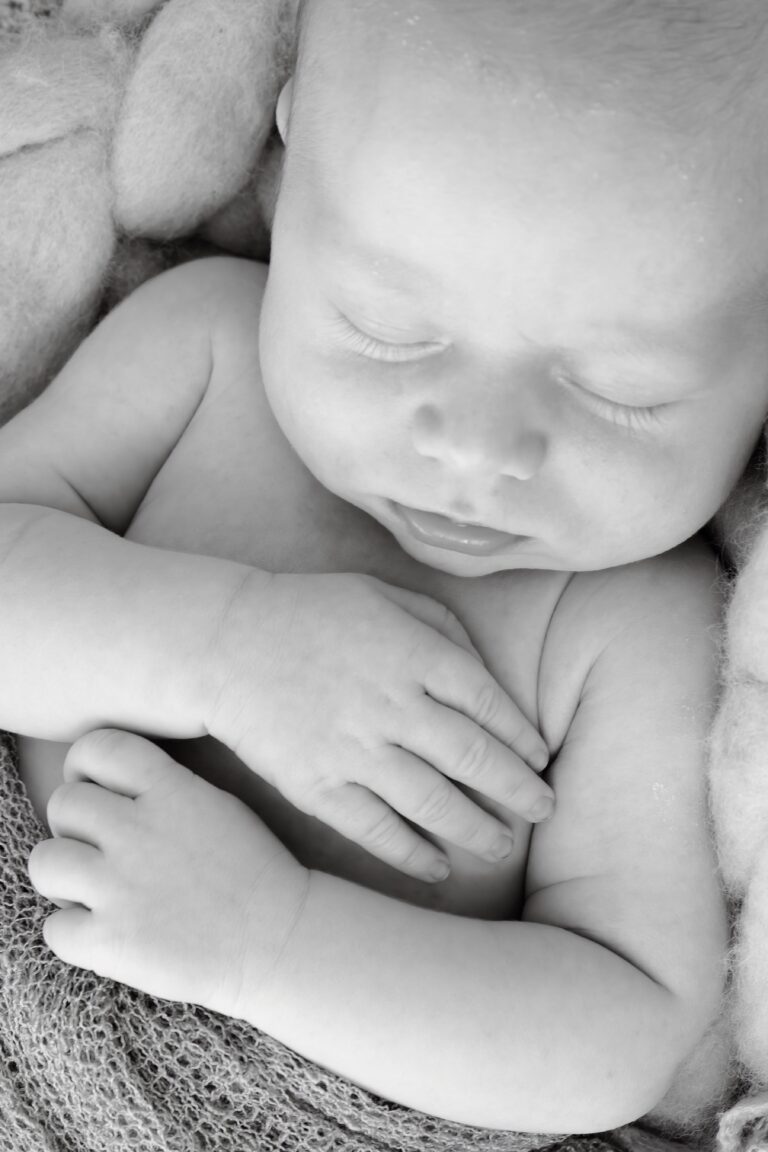 1 Hudson Newborn Portraits 16.2.19 65774 topaz denoise smalller 768x1152