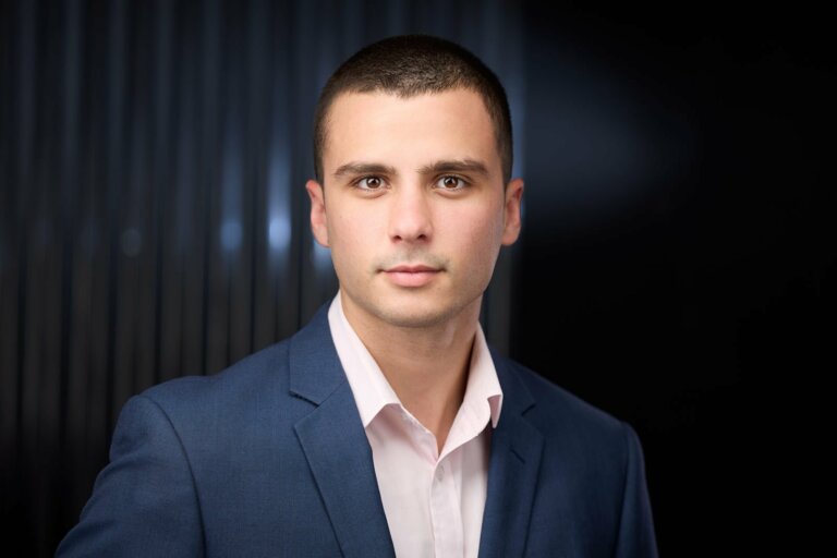 20230420 LoganWalker00399 web 768x512