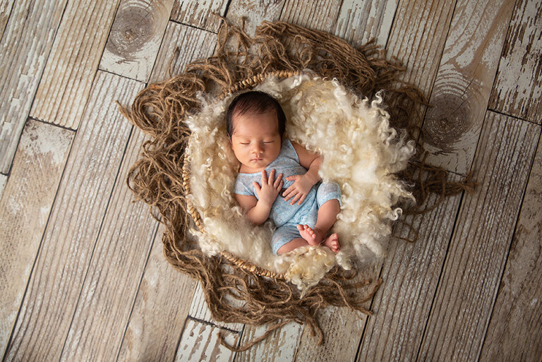 230202 LR newborn 004 r 768x513