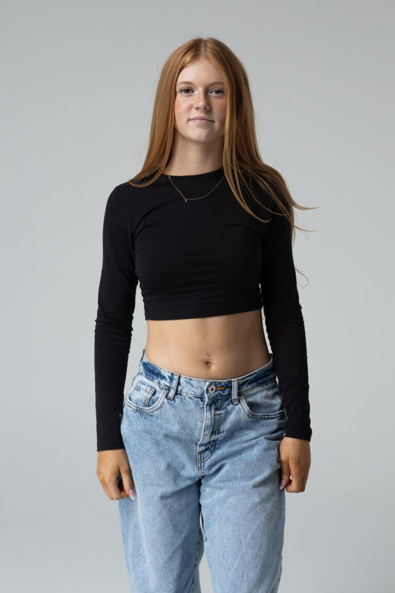 246 Lilly Modeling 6 7 22 24501 768x1152