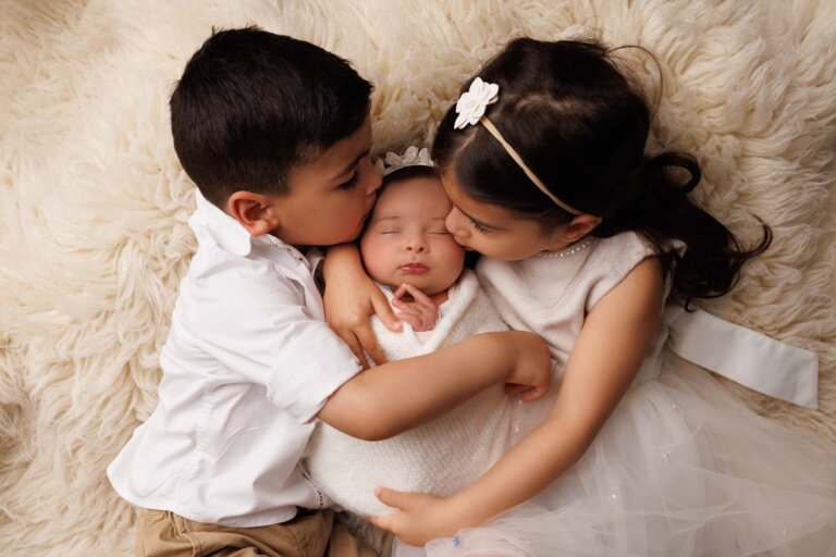 Arbella newborn baby photographer 768x512