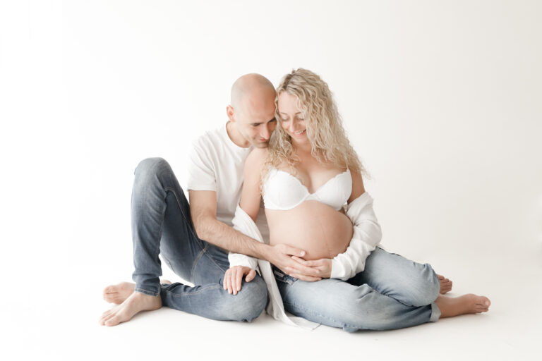 EMma Vincenzo and Baby Bump Leo 1 of 35 768x512