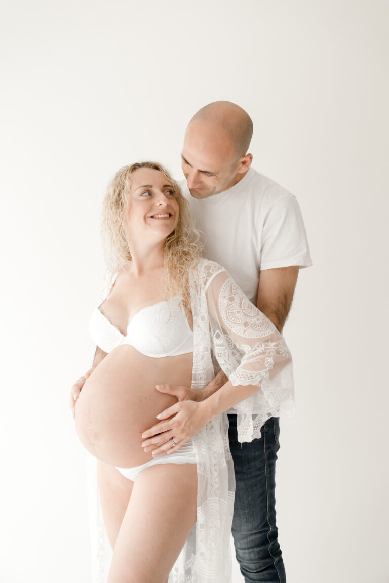 EMma Vincenzo and Baby Bump Leo 15 of 35 768x1152