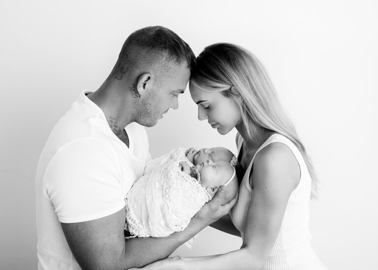 ImogenpaytonbW GoldCoastNewbornphotographer 9 768x549