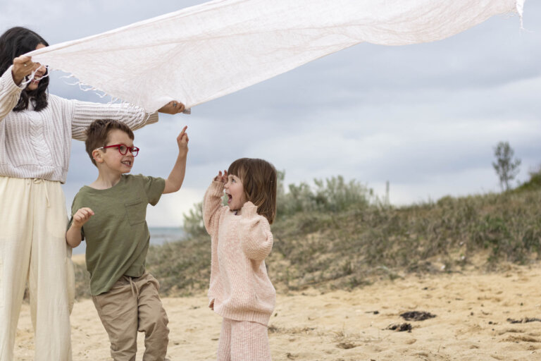 Laura Collins FamilyBeach LizMark 22 768x512