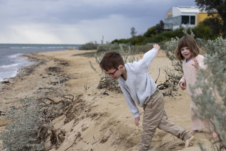 Laura Collins FamilyBeach LizMark 24 768x512