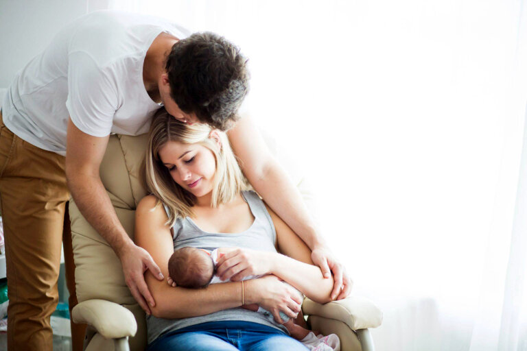 Lifestyle in home newborn adelaide newborn1 768x512