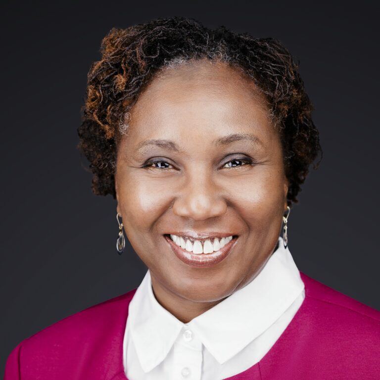 Lisa Bowden 02705 1 768x768