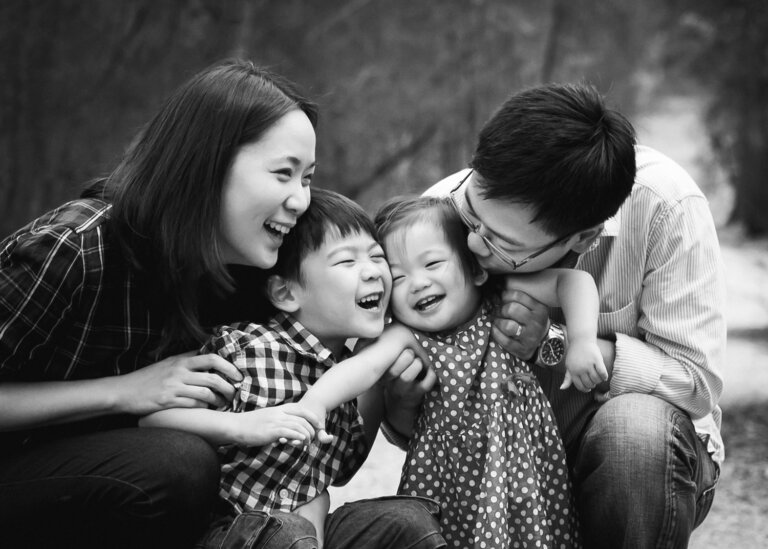 Melbourne family photographer black and white 768x549