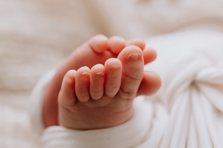 Newborn baby family pregnancy maternity photographer photography gold coast brisbane 18 1 768x512