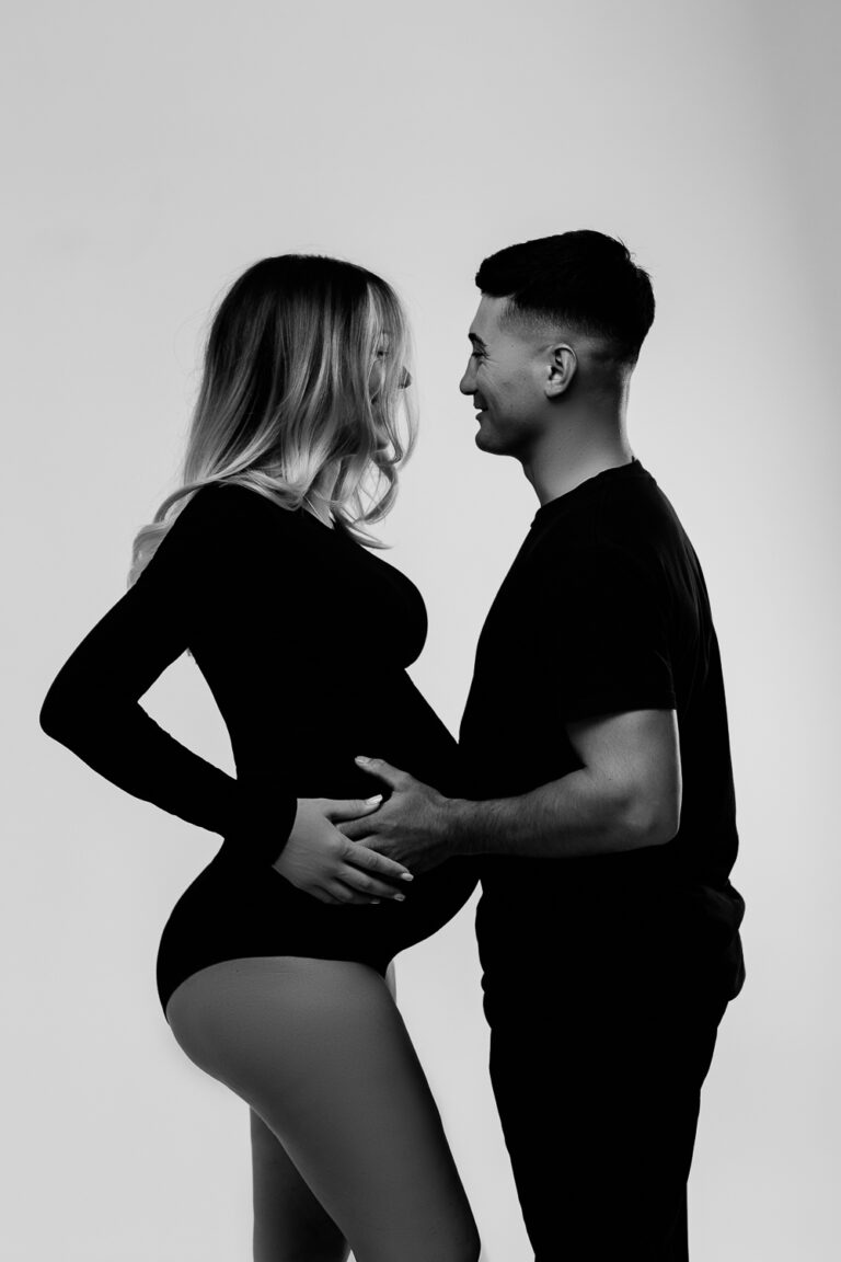 Newborn baby family pregnancy maternity photography photographer gold coast brisbane beach sunset photos Winni Mini 2 768x1152