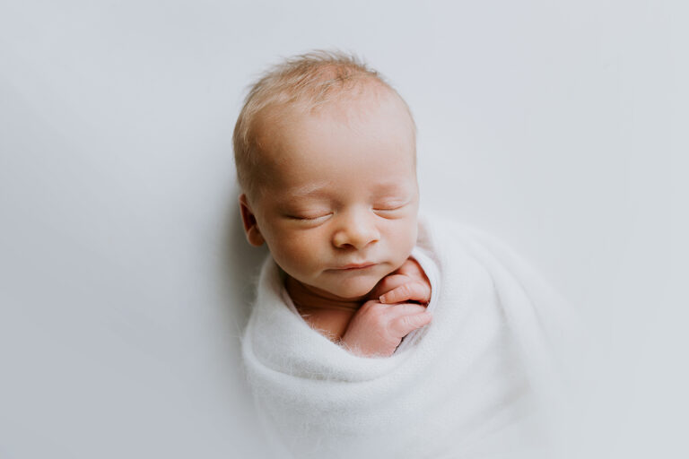 Newborn baby family pregnancy maternity photography photographer gold coast brisbane beach sunset photos Winni Mini 3 768x512