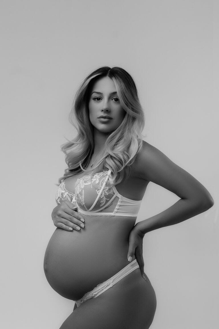 Newborn baby family pregnancy maternity photography photographer gold coast brisbane beach sunset photos Winni Mini 6 768x1152