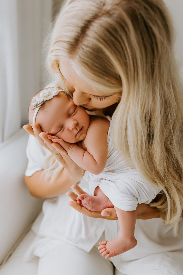 Newborn baby pregnancy maternity family photographer photoghraphy gold coast Brisbane Winni Mini Photography 13 768x1152