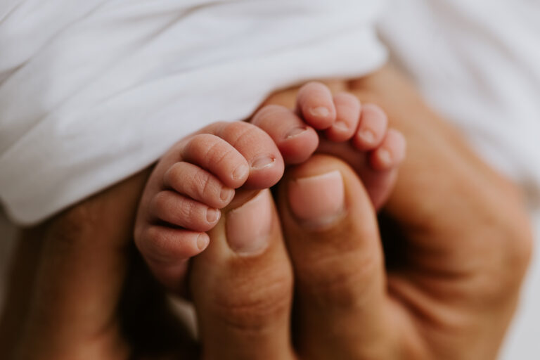 Newborn baby pregnancy maternity family photographer photoghraphy gold coast Brisbane Winni Mini Photography 18 768x512