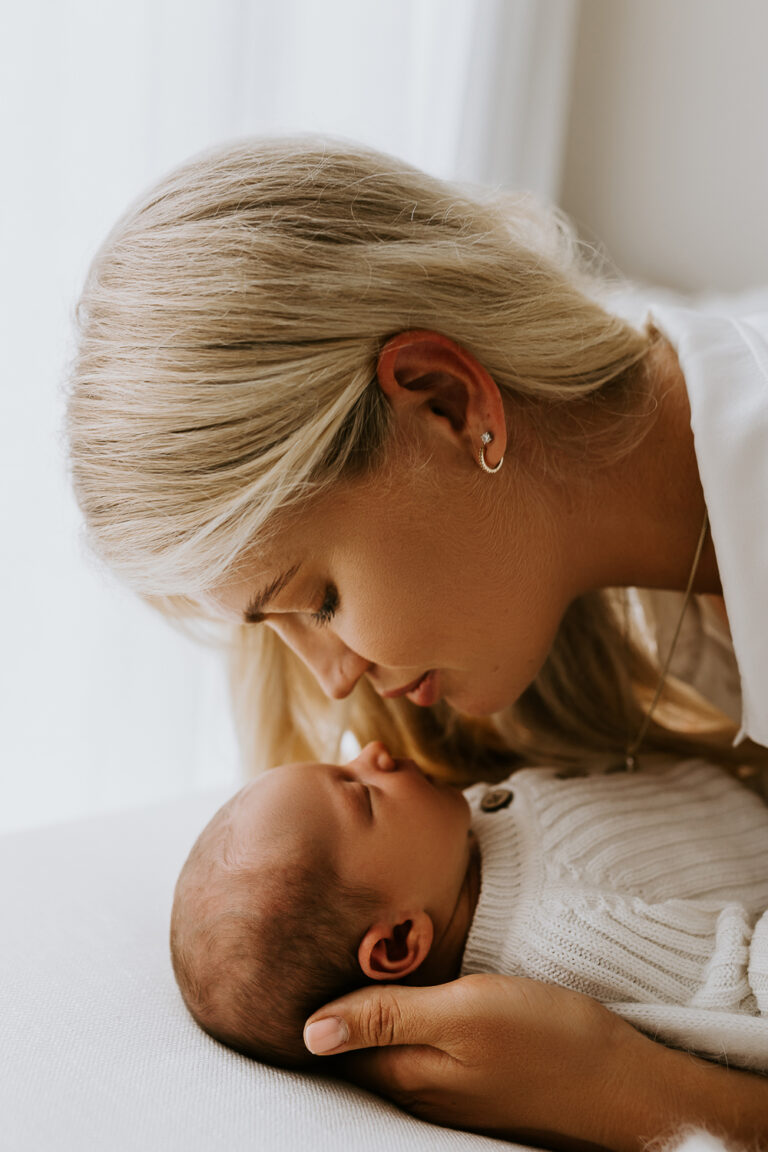 Newborn baby pregnancy maternity family photographer photoghraphy gold coast Brisbane Winni Mini Photography 22 768x1152