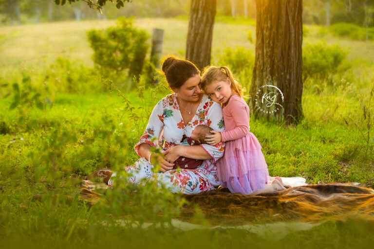 Newborn family photographer brisbane 768x512