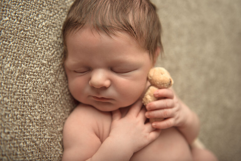 Newborn photography baby boy 38 768x513