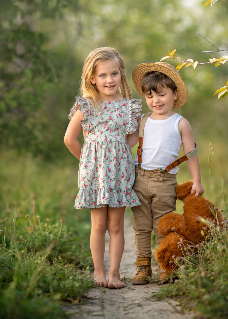 Perth Children Photography Siblings together during photoshoot www.sacredseedphotography.com .au  768x1076