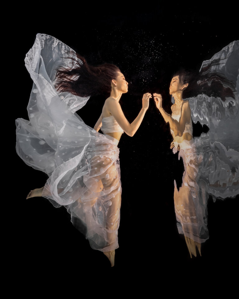 Sunshine Coast boudoir underwater photographer LH66671 768x960