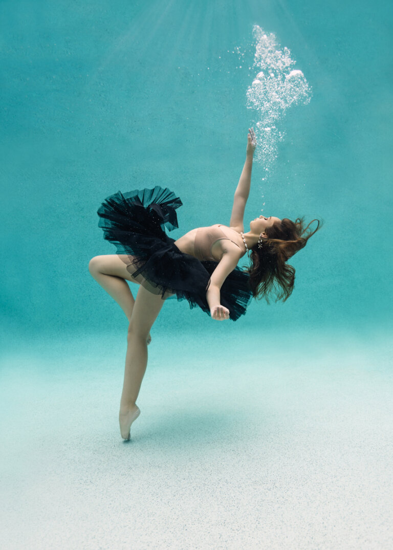 Unique photoshoot underwater for dancers and little girls Sunshine Coast 768x1075