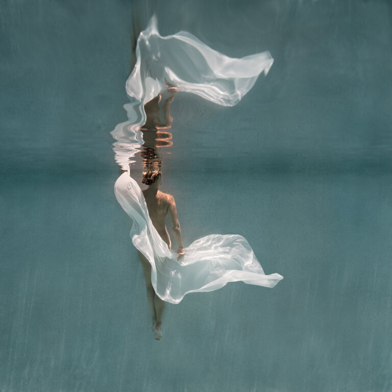 artistic nude underater photography liz harlin 768x768