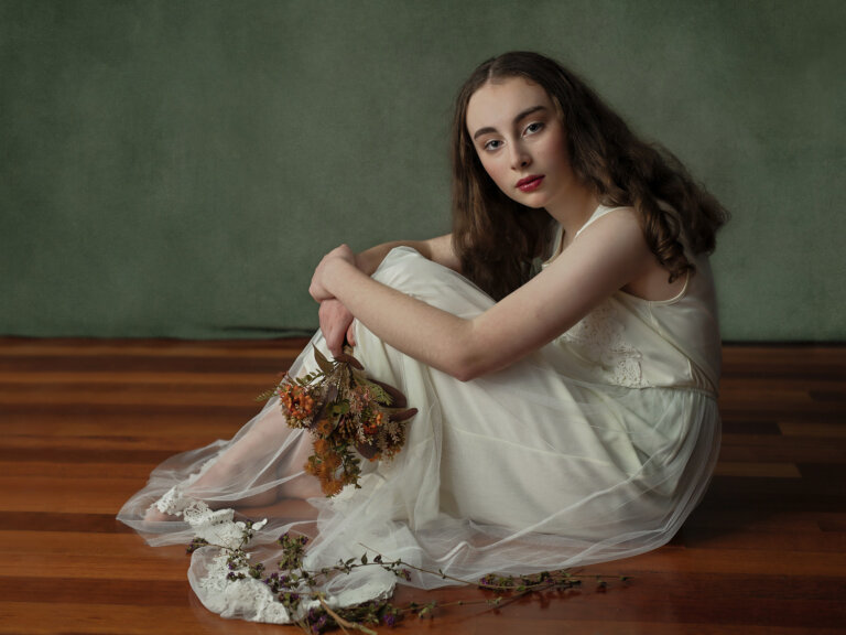 fine art girl flowers 768x576