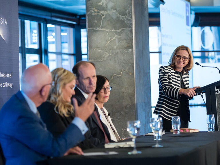 finsia leading change 2018 883cat 768x576