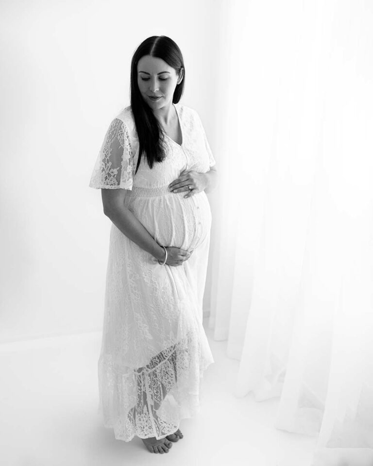 pregnany photoshoot black and white 1 768x960