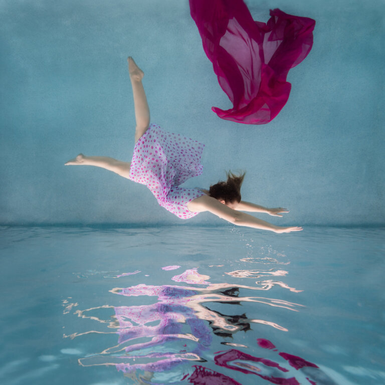unique artistic portraits underwater for women Sunshine Coast Brisbane Gold Coast Liz Harlin LH76749 768x768